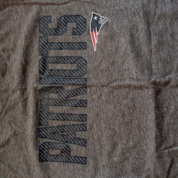 NFL NWOT boys patriots football‎ short sleeve shirt, size medium(8), grey - Picture 2 of 4